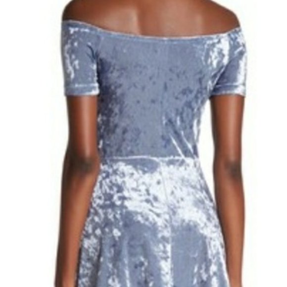 NWT Love...Ady velvet short sleeve off the shoulder mini dress size small (E38) - Picture 4 of 5